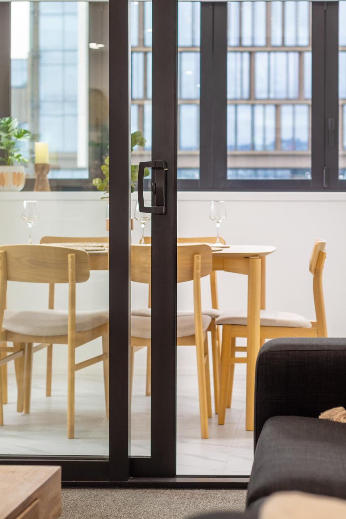 Modern City Lifestyle: 2 Bedroom 1 Bath Christchurch Eksteriør billede